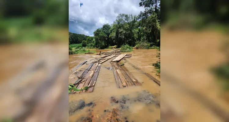 Cinco localidades foram impactadas pela queda de uma ponte.