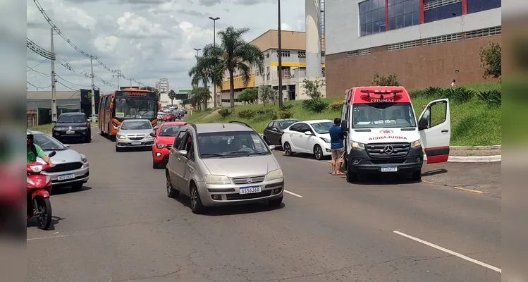 Uma das faixas foi parcialmente bloqueada para atendimento.