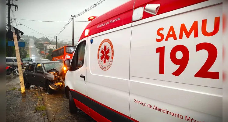 Agentes do Samu encaminharam a vítima à UPA de Ponta Grossa.