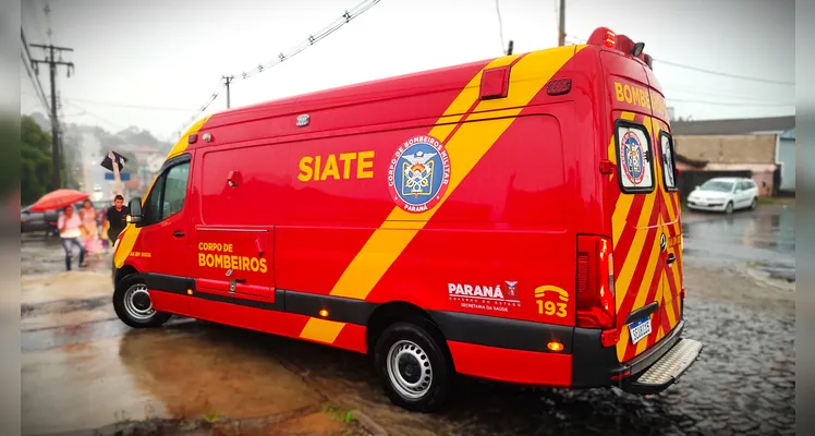 Bombeiros foram acionados para a ocorrência por volta das 18h50.