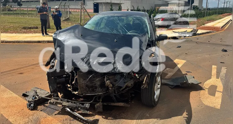 Veja imagens do acidente que deixou mulher gravemente ferida em PG