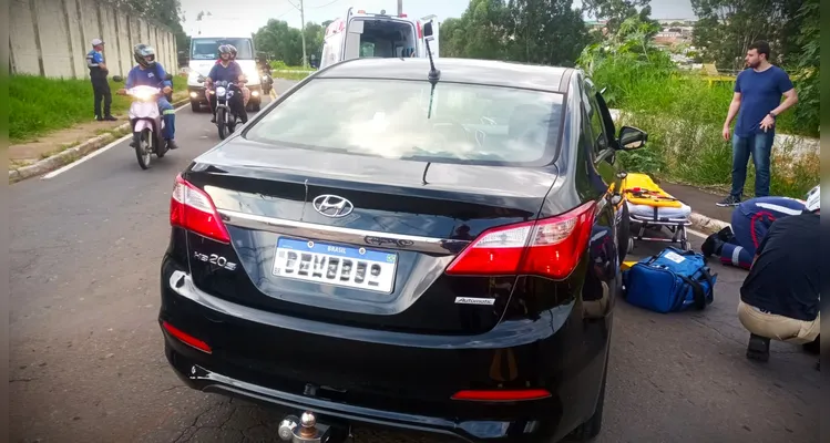 Carro Hyundai/HB20S estava acessando à rua Rio Cavernoso.