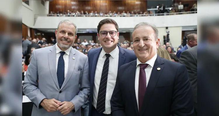 À direita Moacyr Fadel, deputado estadual dos Campos Gerais.