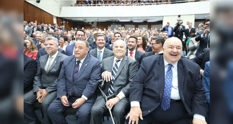 Deputados e ex-prefeitos também estiveram presentes na Alep.