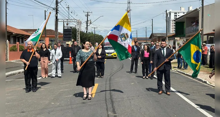 Desfile Cívico abriu a programação de aniversário.