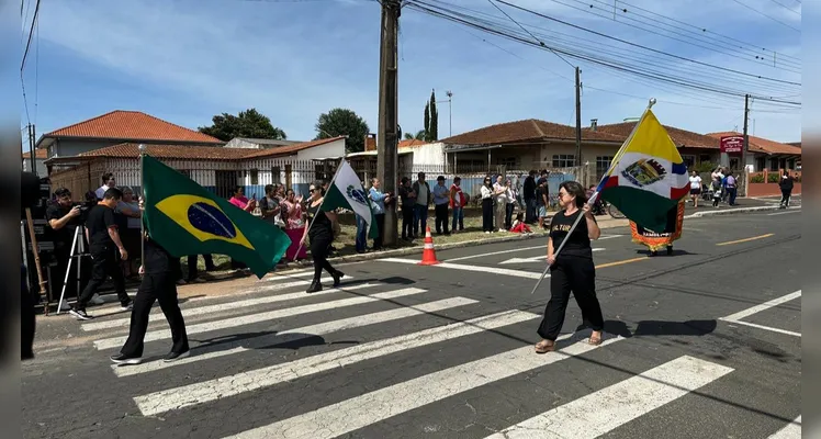 Desfile Cívico abriu a programação de aniversário.