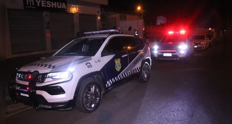 Colisão entre carros termina em perseguição em bairro de PG