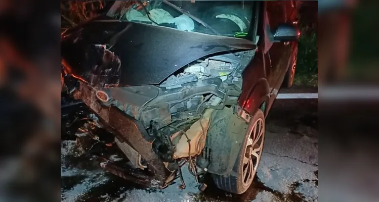 Mulher é ejetada de carro após colisão e morre na BR-153 em Jacarezinho