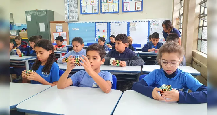 Usando o cubo mágico, escola de Ponta Grossa melhora resultados na matemática |