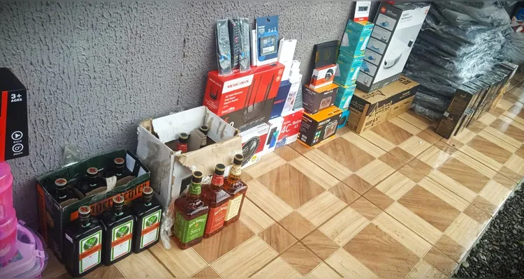 Entre os produtos estão bebidas alcoólicas e aparelhos celulares.