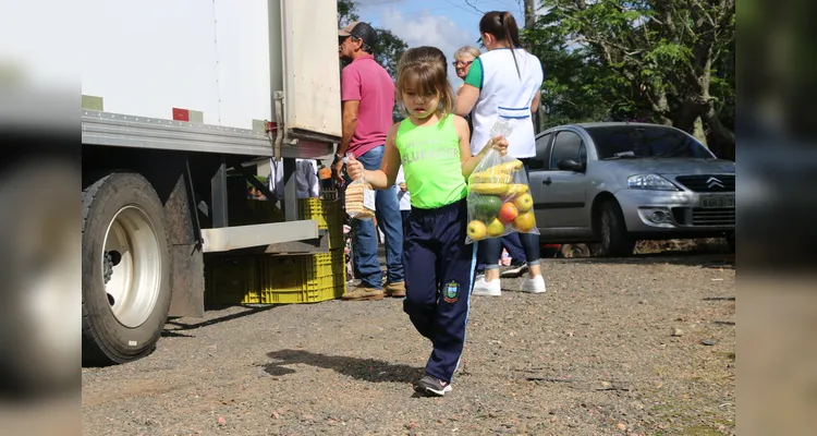 No dia da Ecofeira, caminhões da Prefeitura param em pontos específicos da cidade e do interior para recolher os recicláveis.