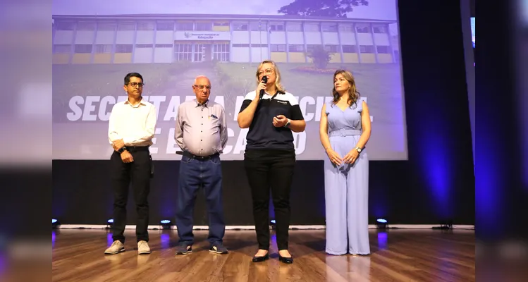 Evento reuniu mais de mil funcionários no auditório de uma igreja da cidade.