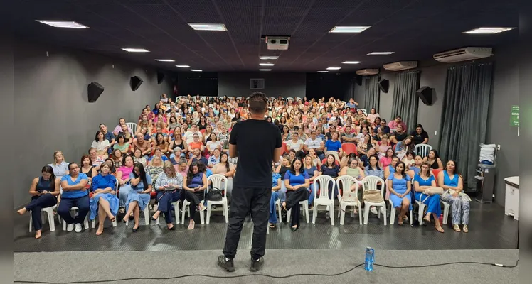 Evento reuniu funcionários da Educação.