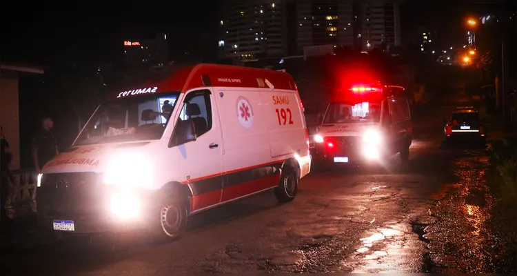 Equipes do Samu realizaram os primeiros socorros à vítima.