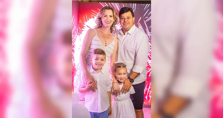 Fabio Artero, Elaine Pontarolo Artero e seus filhos Pedro Pontarolo Artero e Sofia Pontarolo Artero