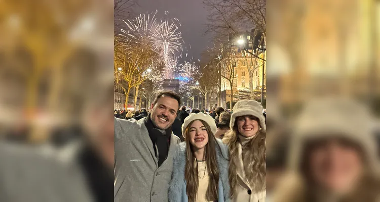 Franck Bobato, Maria Clara Bobato e Valeska Bobato celebraram a chegada de 2025 em Paris.