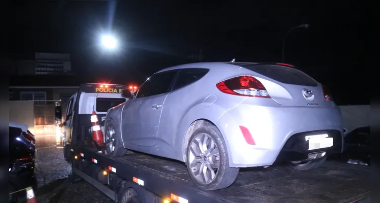 Carro foi levado para a 13ª Subdivisão Policial.