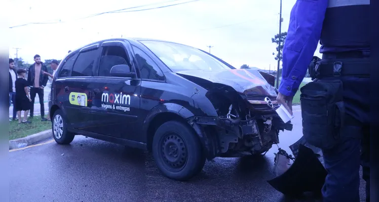 Colisão entre dois carros causa transtornos no trânsito do bairro Neves, deixa mulheres feridas e mobiliza equipes de resgate (11) |