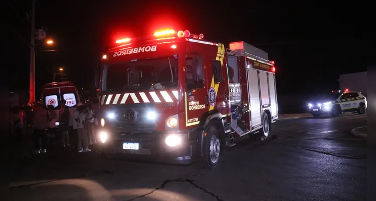 Carro perde o controle, invade casa e deixa homem ferido em Ponta Grossa |