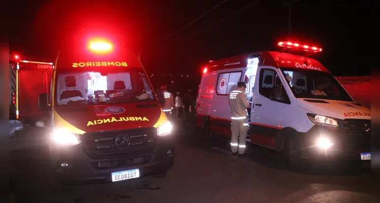 Carro perde o controle, invade casa e deixa homem ferido em Ponta Grossa |