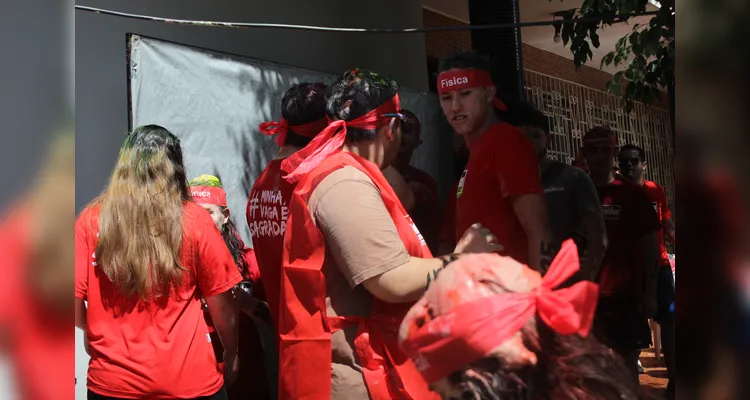 Estudantes comemoraram a aprovação.