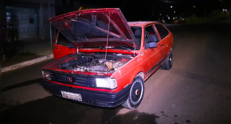 Carro modelo Gol tem placas de Ventania, nos Campos Gerais.