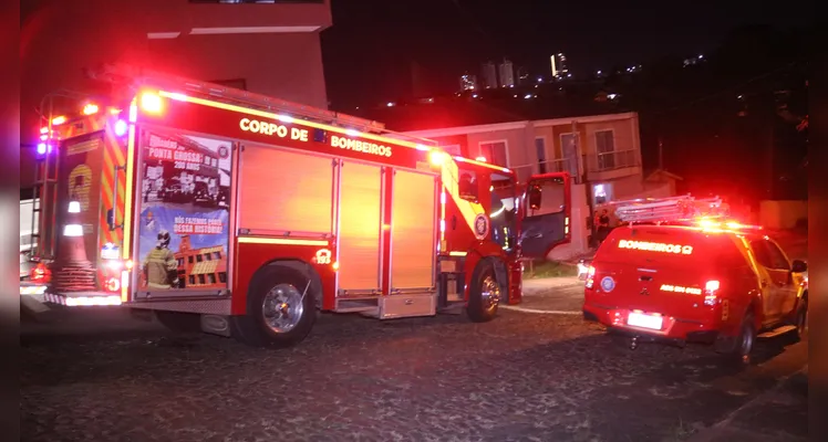 Curto-circuito em fogão assusta moradores do Jardim Europa, em PG