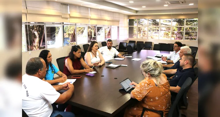 Em reunião com equipe da Prefeitura, produtores da agricultura familiar acertaram detalhes sobre a volta do programa.