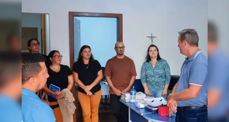 Foram realizadas reuniões no Pátio de Máquinas, com a Assistência Social, com o Pronto Atendimento, Secretaria da Educação, de Esportes, de Agricultura e Meio Ambiente, de Saúde e no Paço Municipal.