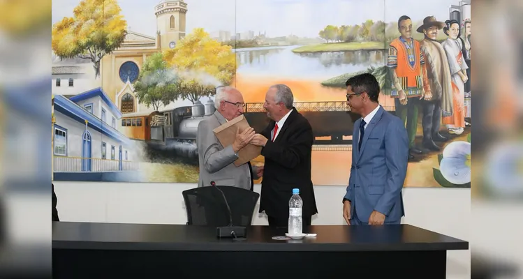 Dr. Reinaldo e Régis Moreno assumem seus cargos durante a gestão municipal de 2025-2028.