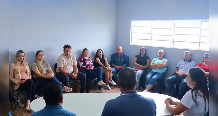 Foram realizadas reuniões no Pátio de Máquinas, com a Assistência Social, com o Pronto Atendimento, Secretaria da Educação, de Esportes, de Agricultura e Meio Ambiente, de Saúde e no Paço Municipal.