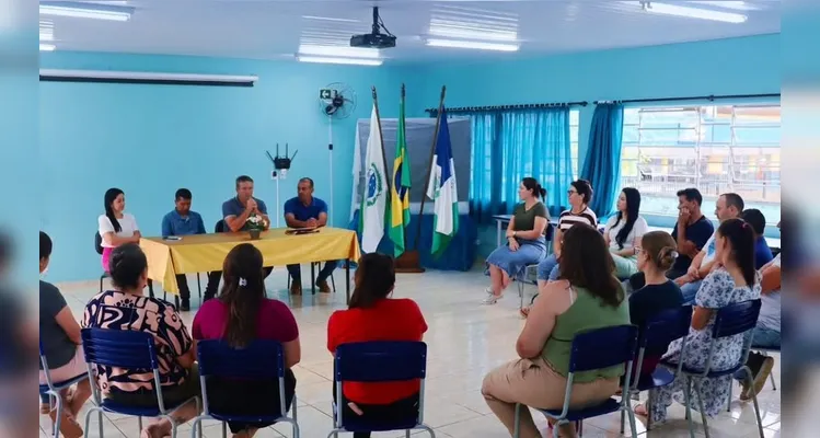 Foram realizadas reuniões no Pátio de Máquinas, com a Assistência Social, com o Pronto Atendimento, Secretaria da Educação, de Esportes, de Agricultura e Meio Ambiente, de Saúde e no Paço Municipal.