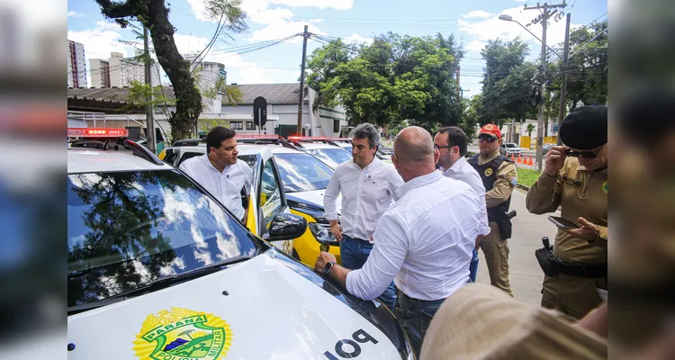 Departamento de Estradas de Rodagem entrega 36 viaturas e 5 cães ao Batalhão de Polícia Rodoviária Estadual |