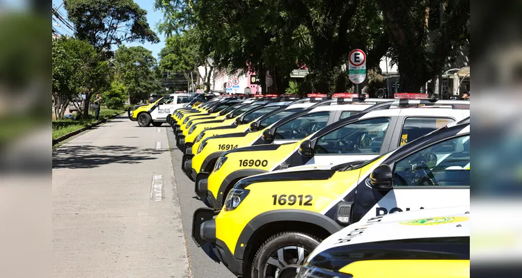 Departamento de Estradas de Rodagem entrega 36 viaturas e 5 cães ao Batalhão de Polícia Rodoviária Estadual |