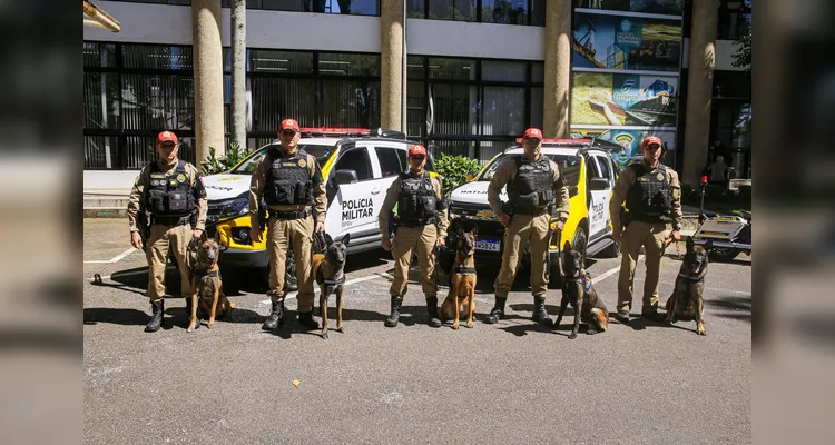 Departamento de Estradas de Rodagem entrega 36 viaturas e 5 cães ao Batalhão de Polícia Rodoviária Estadual |