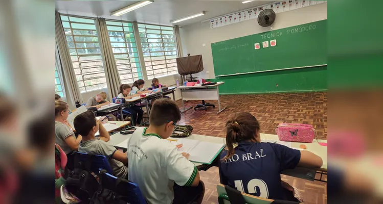 Diversas atividades foram realizadas pela turma, como a confecção de materiais e o teste do método pomodoro.