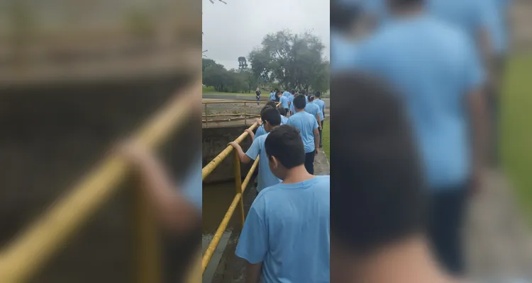 A turma pôde se aprofundar na proposta trabalhada com materiais especiais e uma visita a uma fábrica de papel.