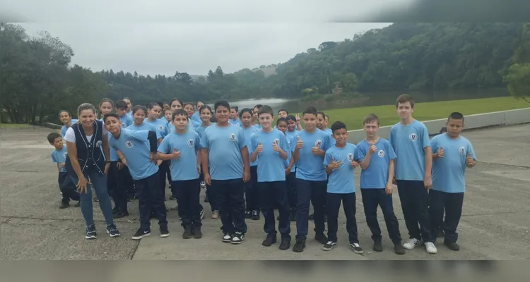 A turma pôde se aprofundar na proposta trabalhada com materiais especiais e uma visita a uma fábrica de papel.