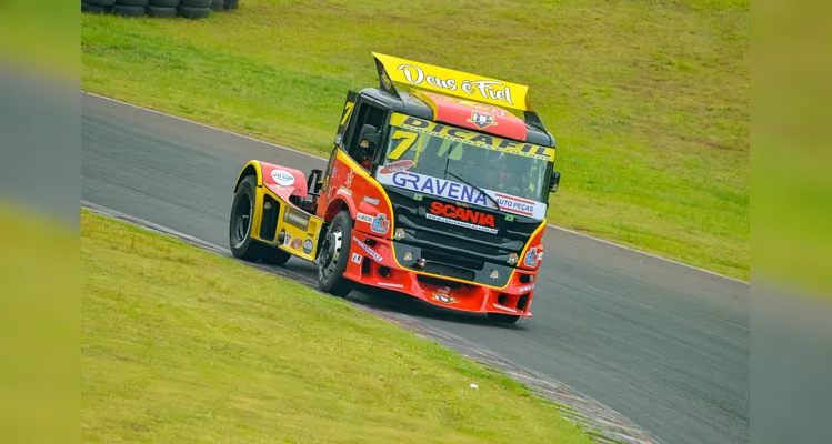 Morador da Vila Estrela conquista prêmio na Fórmula Truck