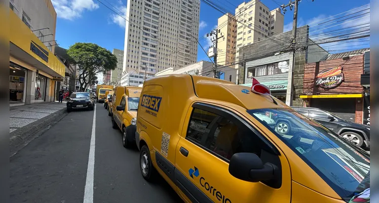 Carreata do 'Papai Noel dos Correios' entrega presentes em PG