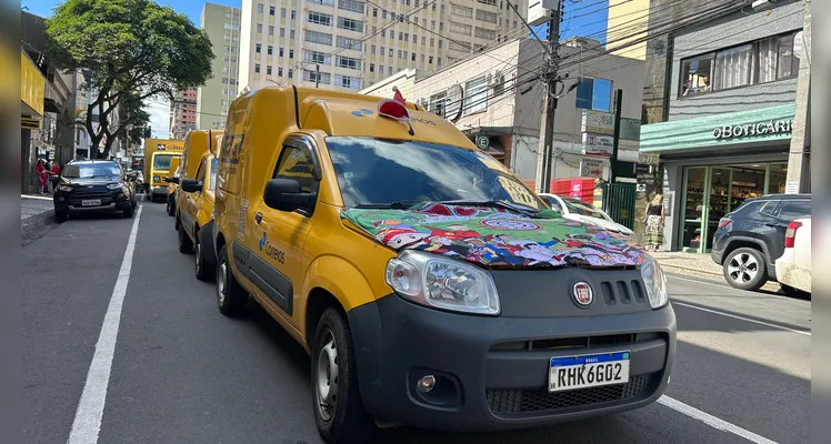 Carreata do 'Papai Noel dos Correios' entrega presentes em PG