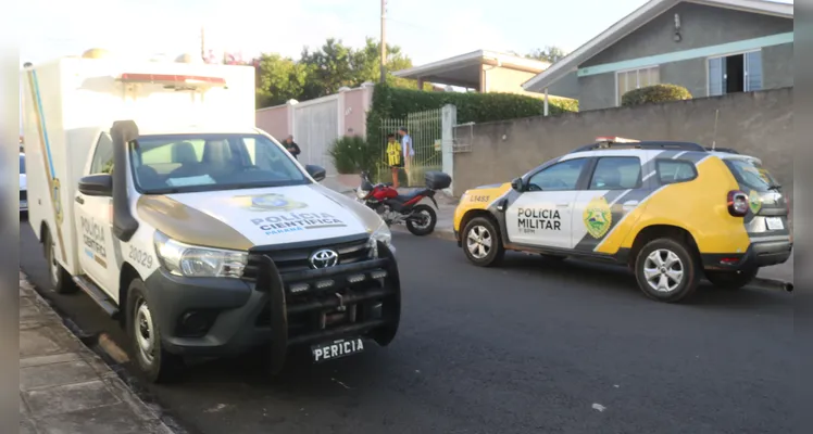 Homem morreu no telhado de uma casa na rua Sabaudia, na Vila Palmeirinha