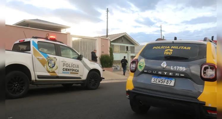 Homem morreu no telhado de uma casa na rua Sabaudia, na Vila Palmeirinha