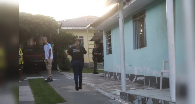 Homem morreu no telhado de uma casa na rua Sabaudia, na Vila Palmeirinha