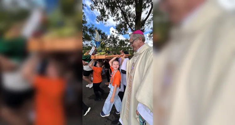 Milhares de devotos de diversas regiões do Paraná participaram da peregrinação.