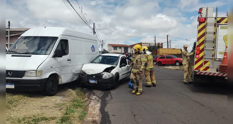 Colisão deixa três pessoas feridas no bairro Uvaranas em PG