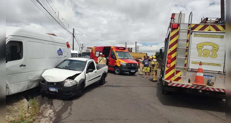 Colisão deixa três pessoas feridas no bairro Uvaranas em PG