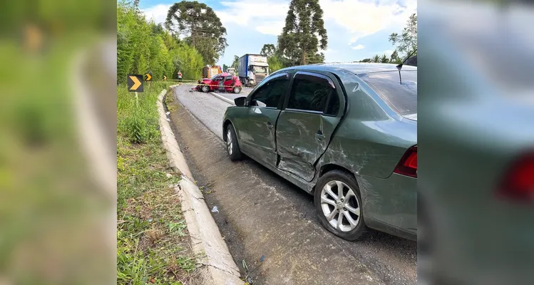 Nove pessoas se envolveram na colisão.