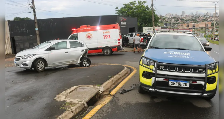 Acidente aconteceu por volta das 17 horas dessa quinta-feira, em Ponta Grossa