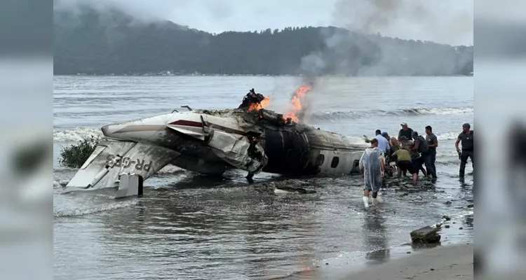 Cinco pessoas estavam a bordo